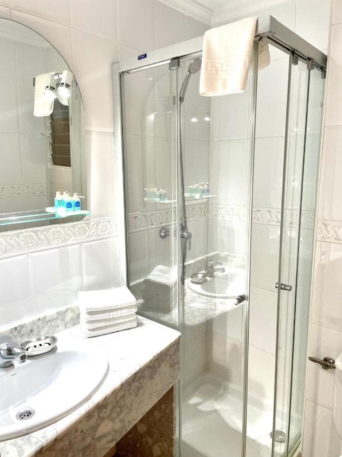 Apartamentos Ulia Бенидорм Екстериор снимка