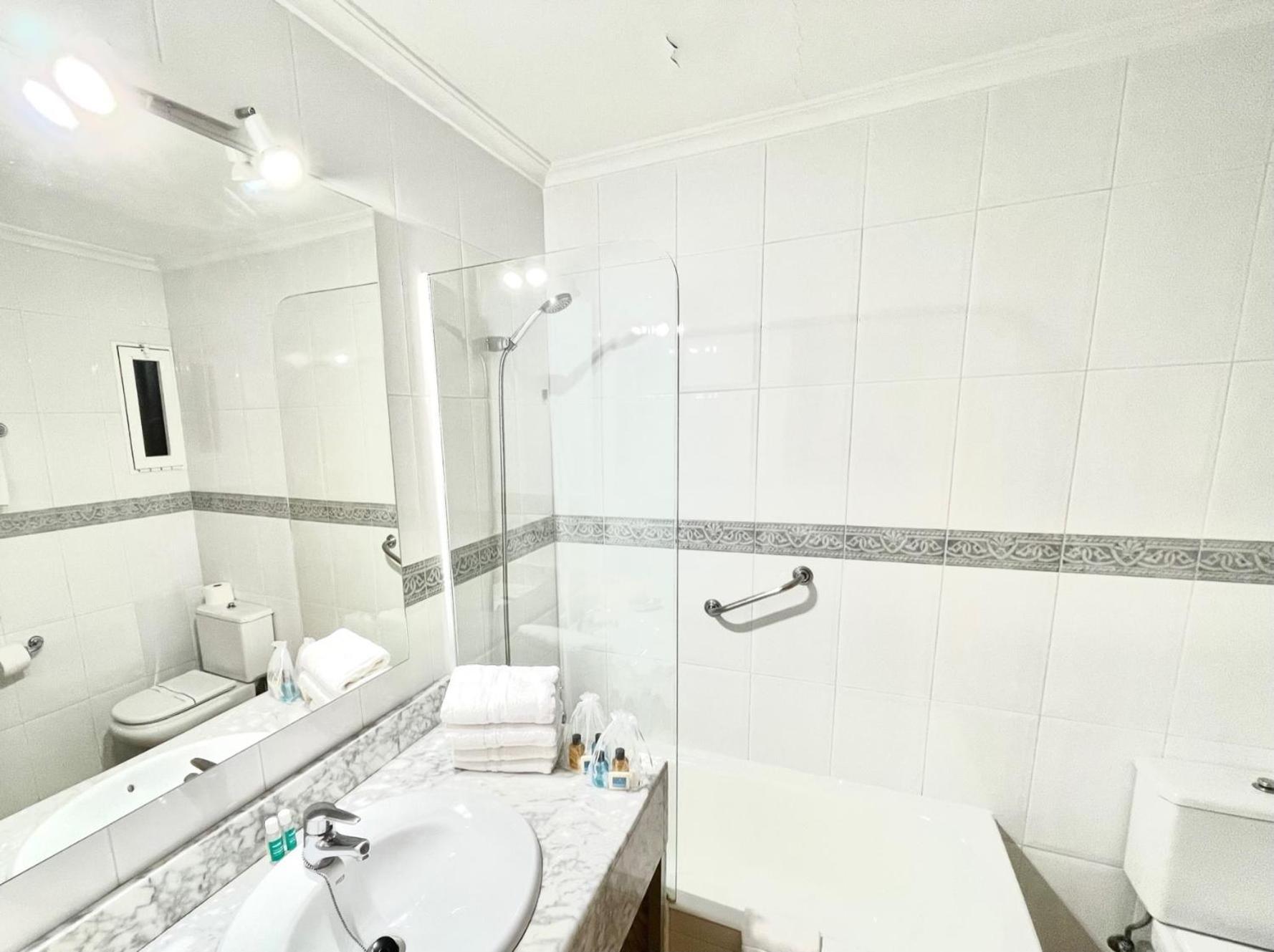 Apartamentos Ulia Бенидорм Екстериор снимка